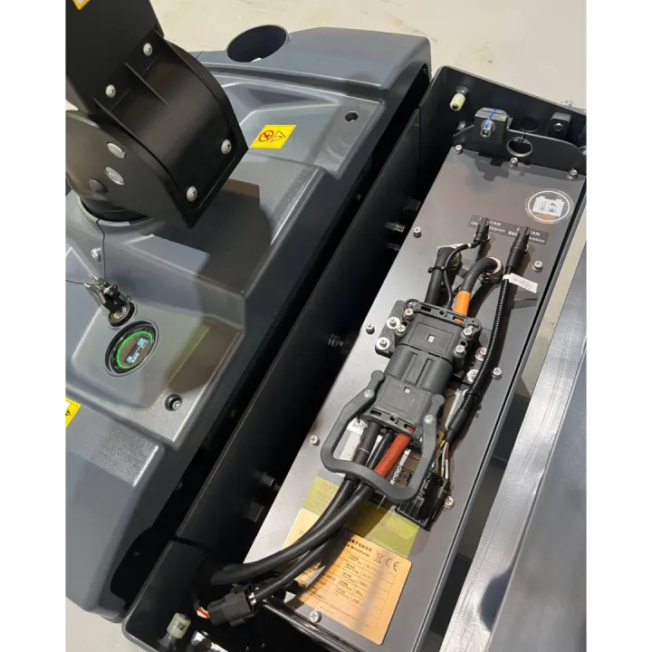 Transpaleta Eléctrica Litio RTM CBD 20-25-30 A2FLIH – Rápida y Versátil con Plataforma - detalle de máquina